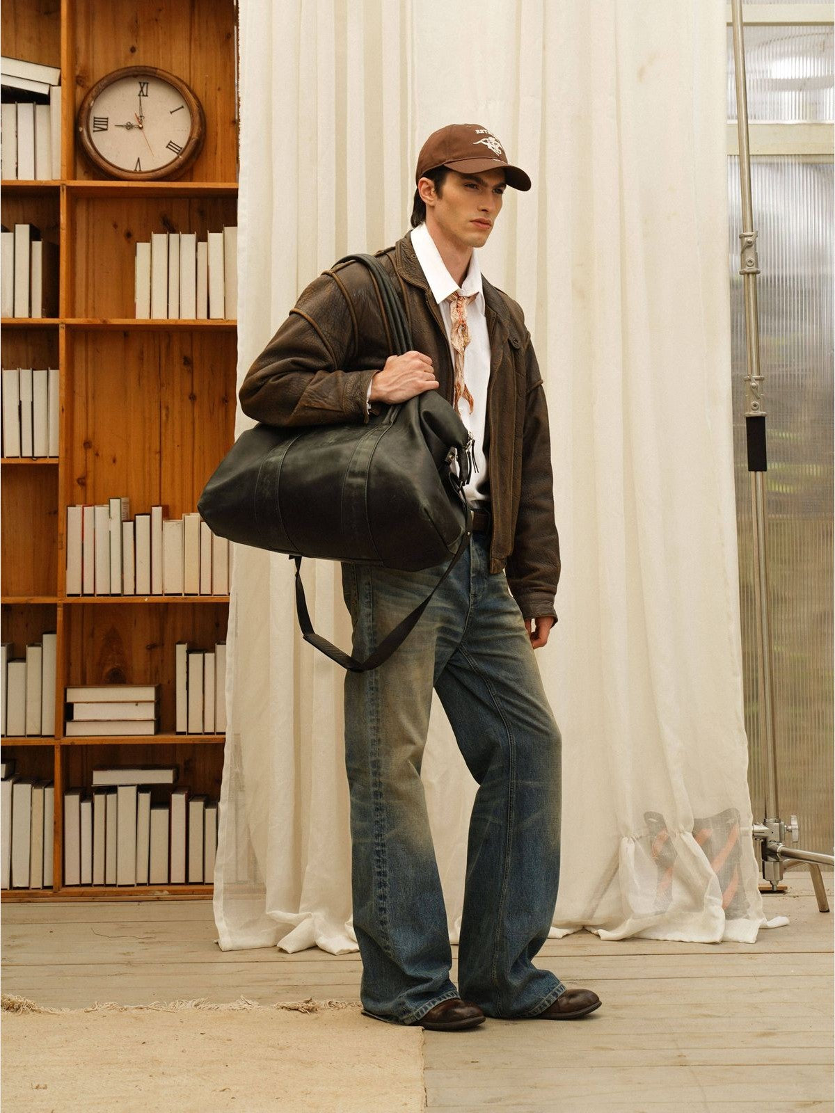 Retro 21 Vintage Wash 646 Style Flared Jeans in Blue - On Model