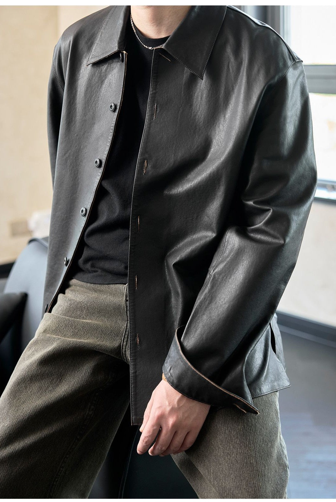 Roolrren homme Vegetable Tanned Sheepskin Shirt Jacket in Black - On Model