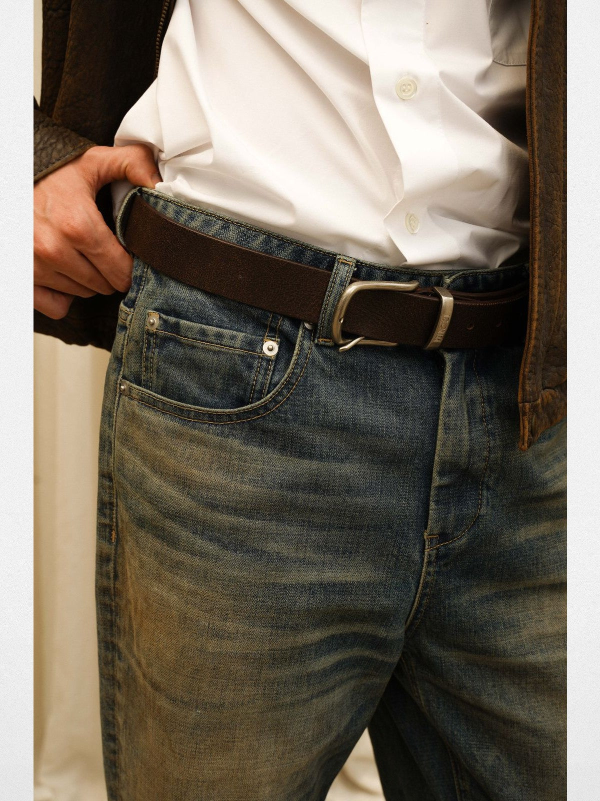 Retro 21 Vintage Wash 646 Style Flared Jeans in Blue - On Model