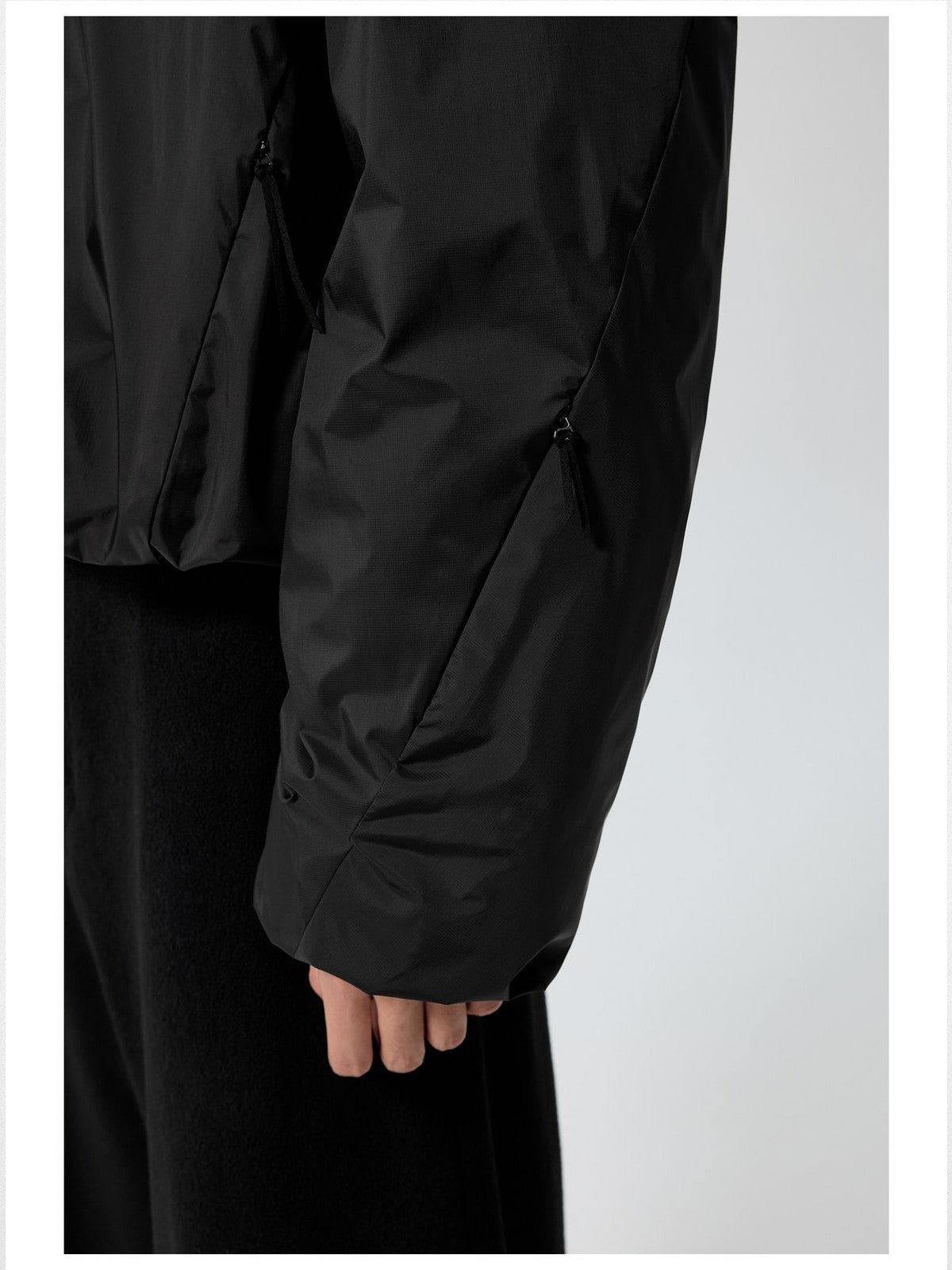 Simple Project Shell Shape Hooded Puffer Jacket in Black - Detail