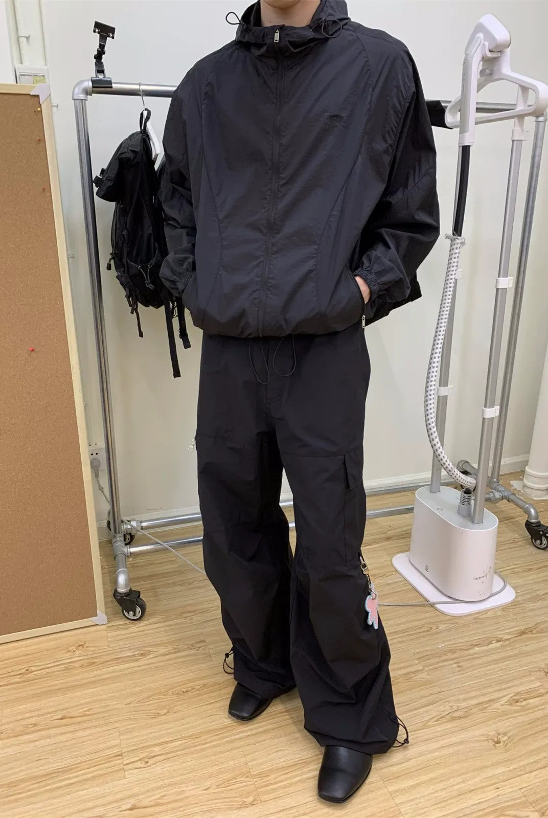 NeverSeez Accordion Pocket Wide Leg Cargo Pants in Black - On Model