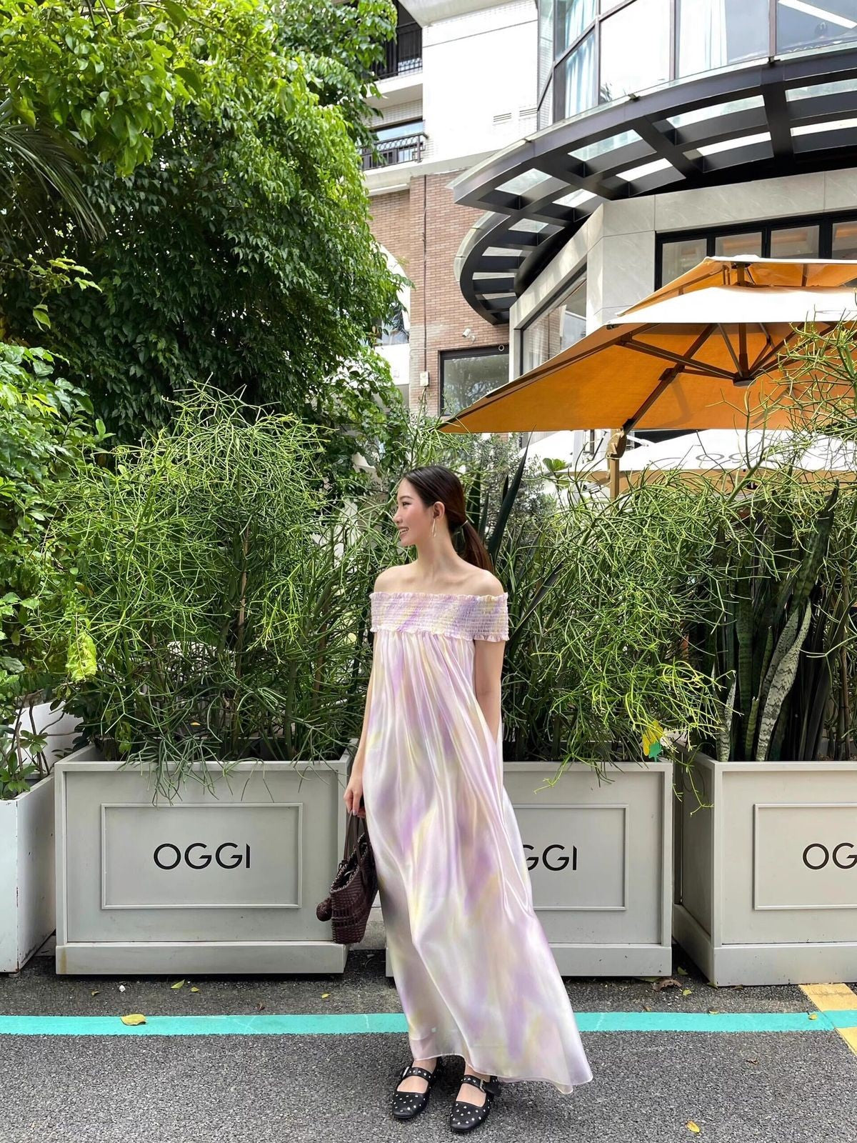 1S STUDIO Gradient Tube Dress Detachable Sleeves in Purple - On Model