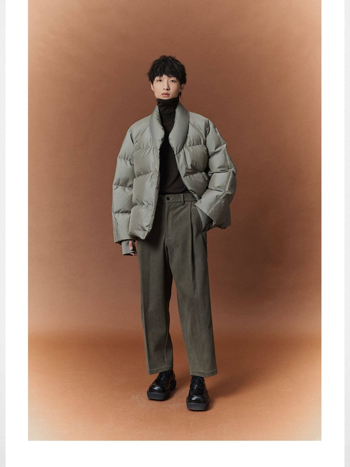 Nans Pleated Corduroy Cropped Trousers in Green - On Model