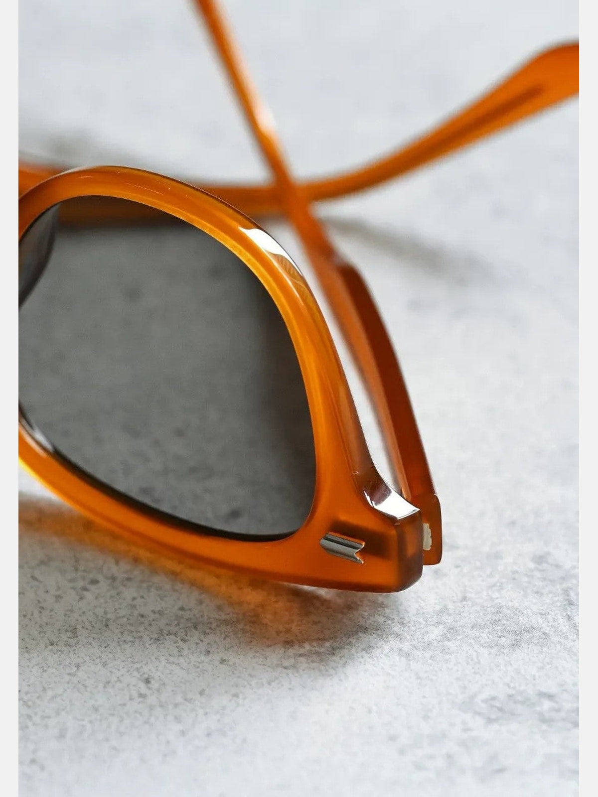 FUTURE UPDATE Caramel Oval Sunglasses in Orange - Detail
