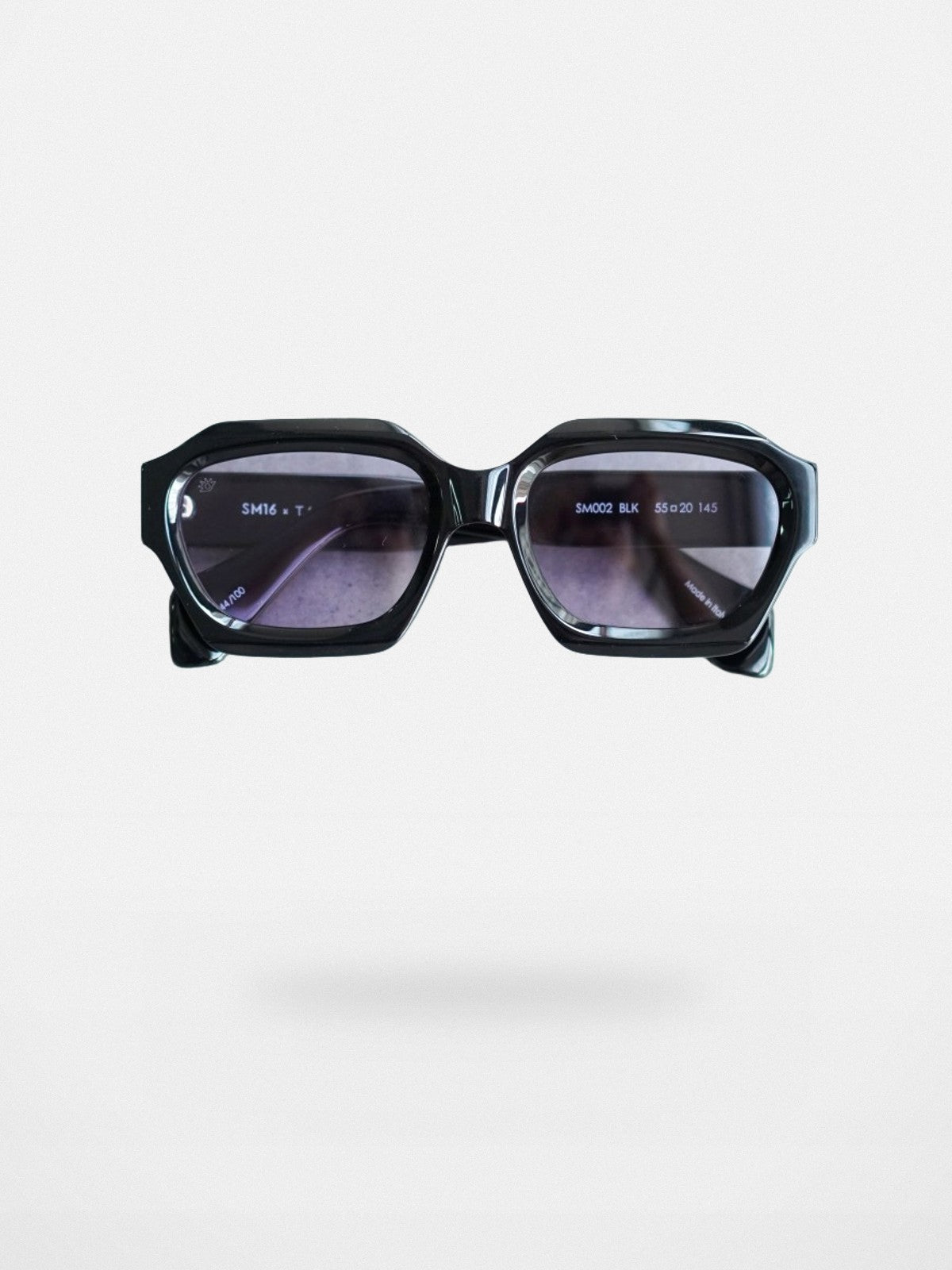 FUTURE UPDATE Chunky Geometric Sunglasses in Black