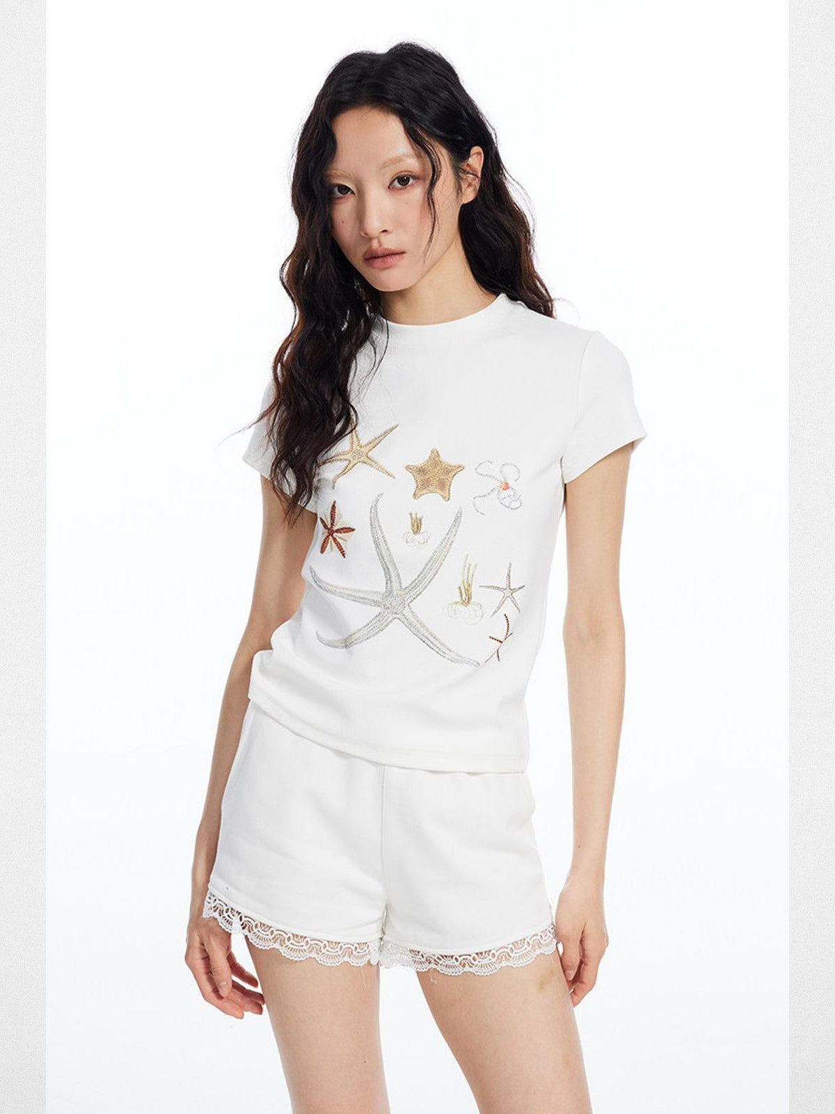 THELIGHT Starfish Rhinestone Cropped Tee in White - On Model