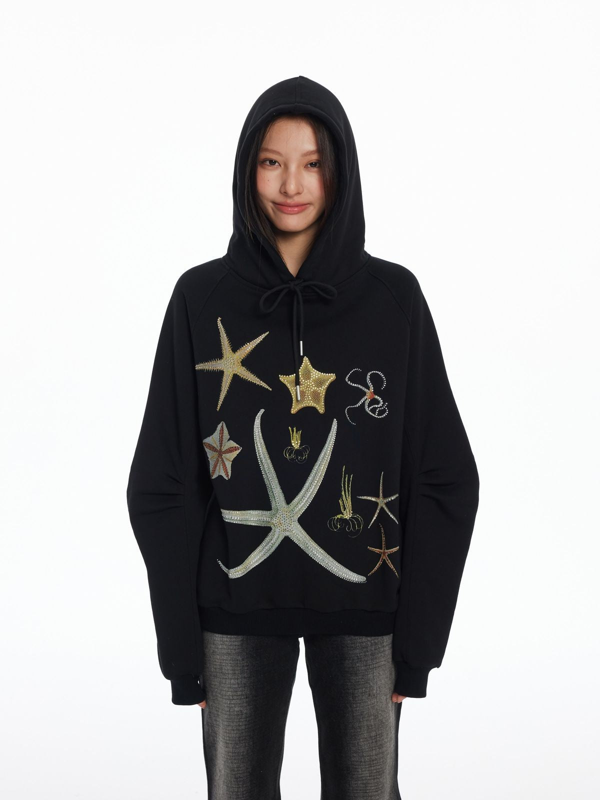 THELIGHT OFFICIAL Rhinestone Starfish Fleece Hoodie in Black - On Model