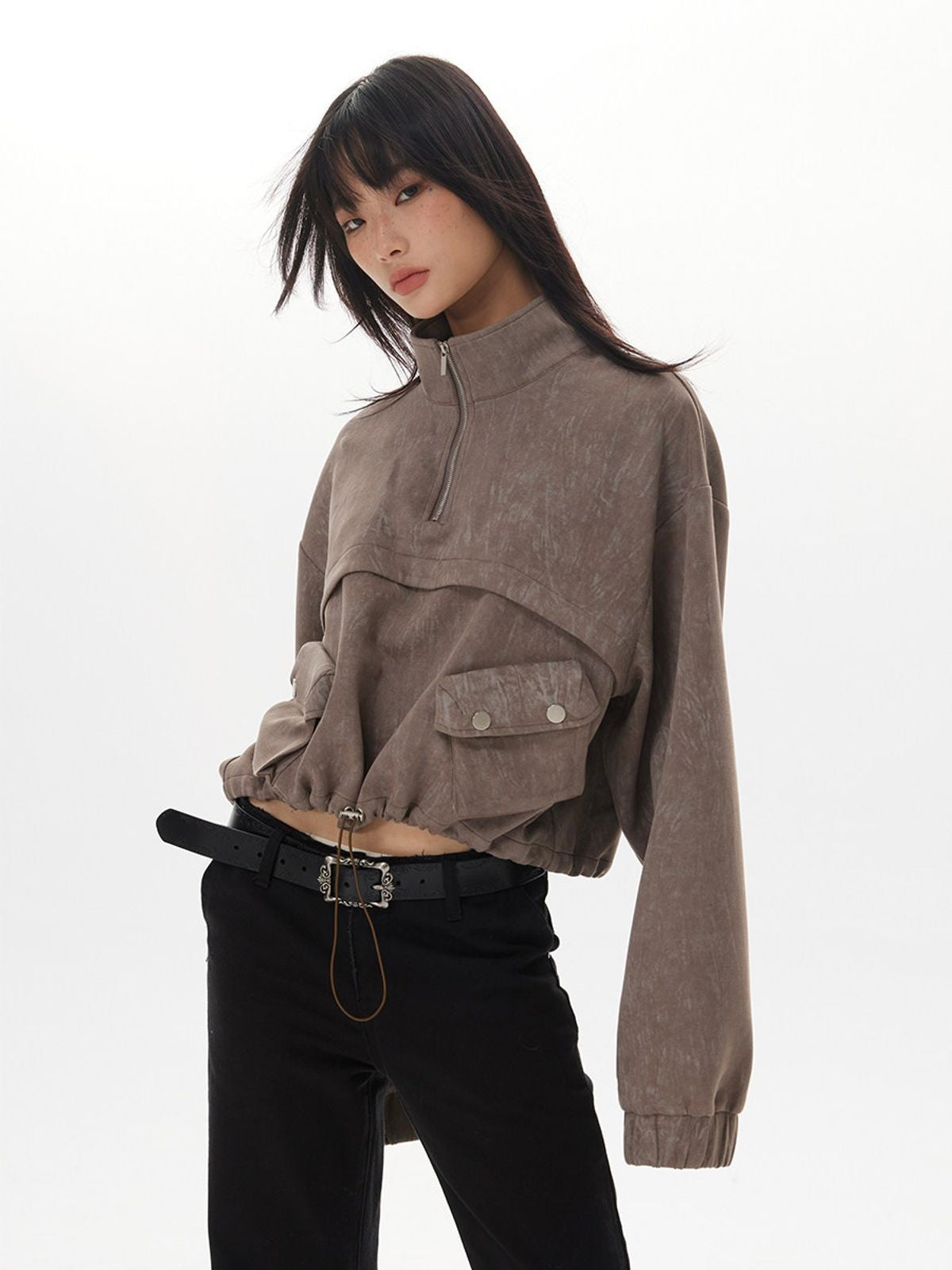 THELIGHT OFFICIAL Coated Half Zip Cropped Sweatshirt in Camel - On Model