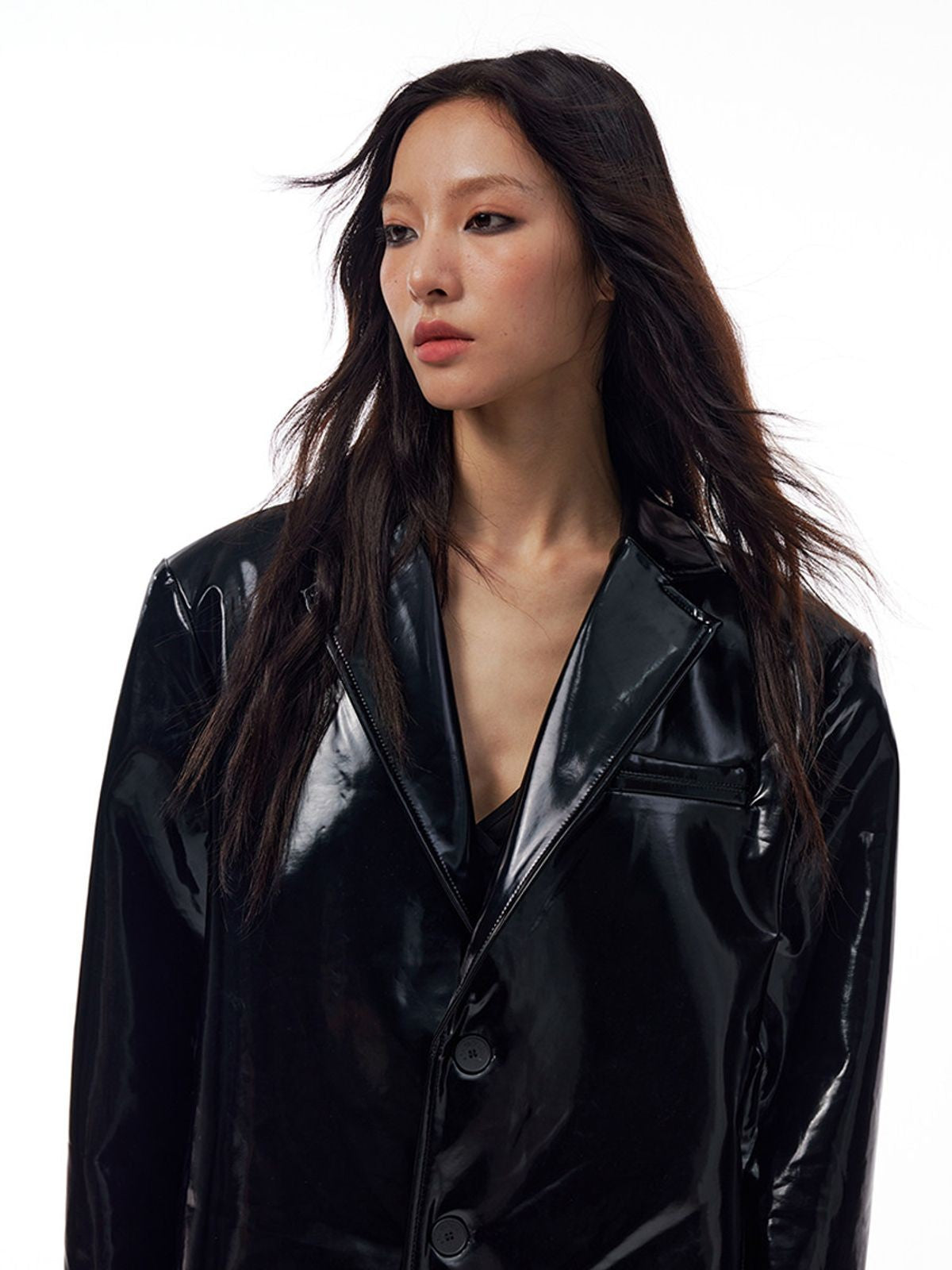 THELIGHT OFFICIAL Glossy Patent Leather Blazer in Black - On Model