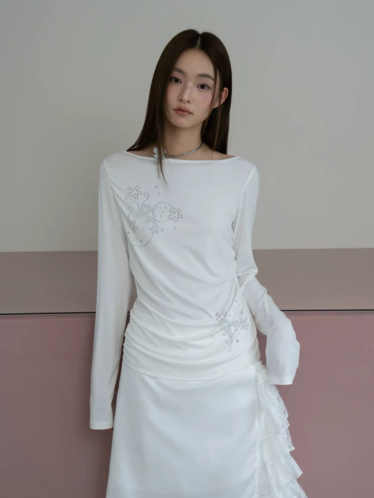 THELIGHT OFFICIAL Rhinestone Ruched Boat Neck Top in White - On Model