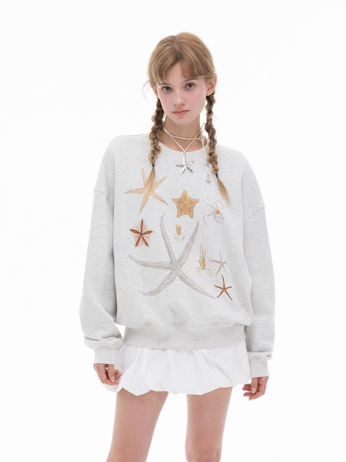 THELIGHT OFFICIAL Rhinestone Starfish Crew Neck Sweatshirt in Gray - On Model