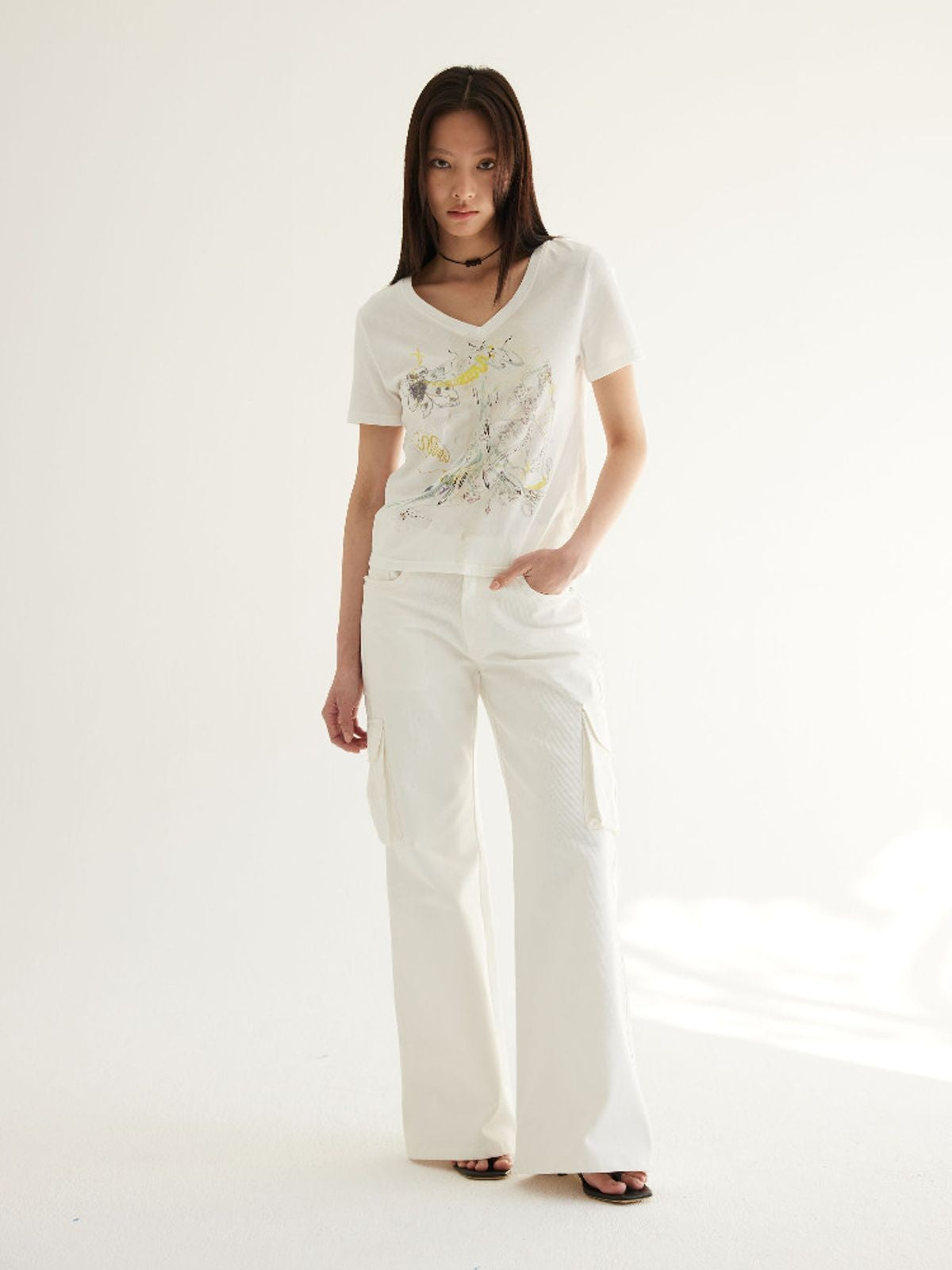 THELIGHT OFFICIAL Distressed Graphic V Neck T Shirt in White - On Model