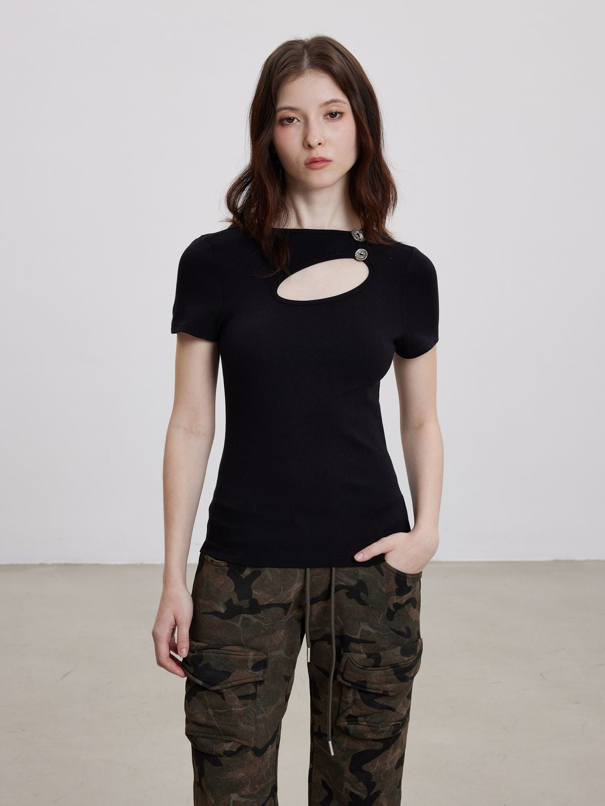THELIGHT OFFICIAL Oval Cutout Silver Button Tee in Black - On Model
