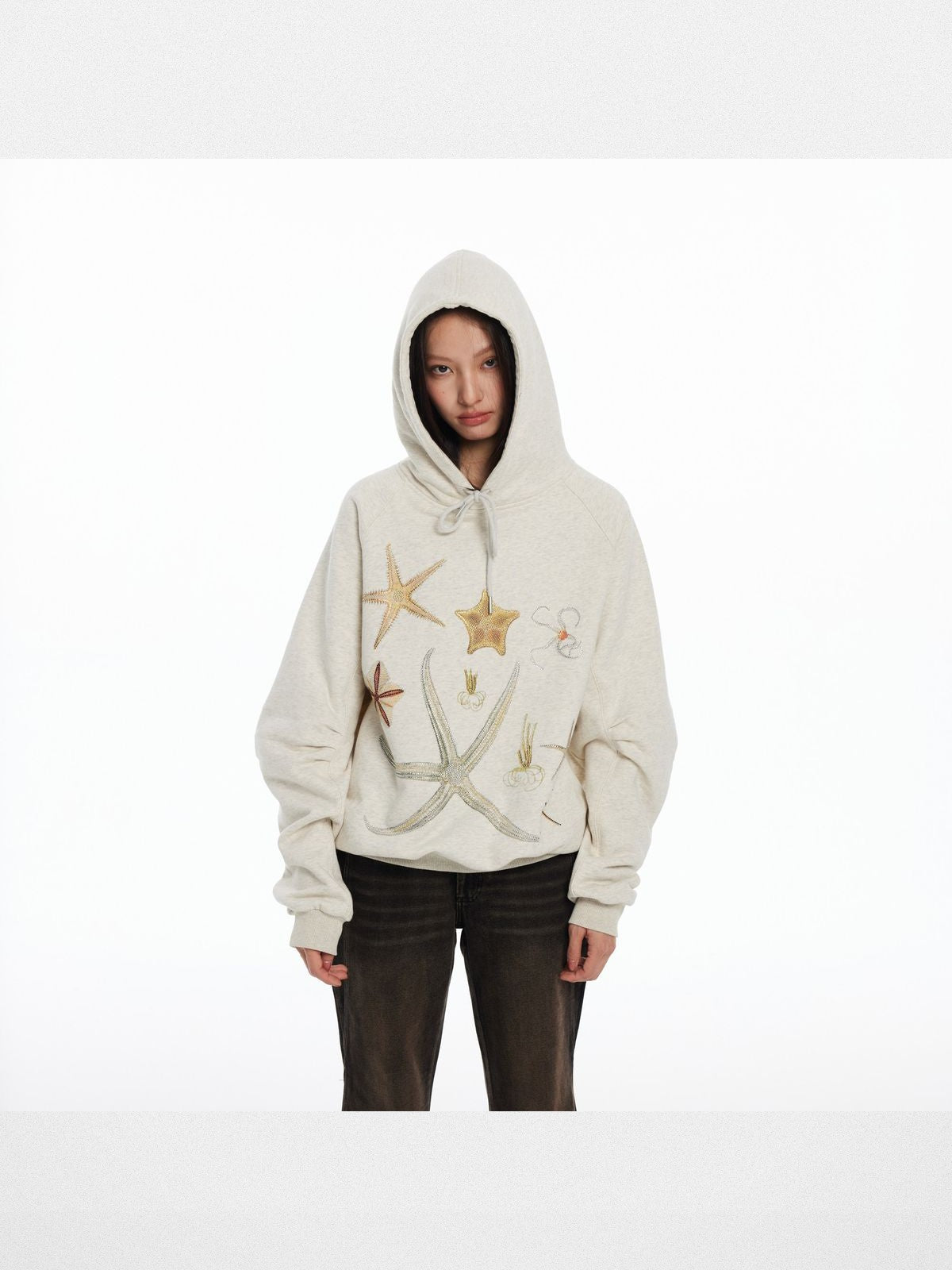 THELIGHT OFFICIAL Starfish Embroidered Fleece Hoodie in Beige - On Model