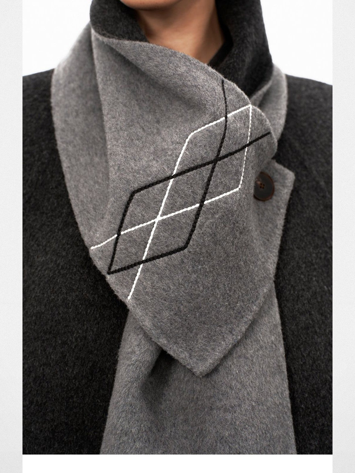 PUKI Diamond Fringe Scarf Wool Coat in Gray - Detail