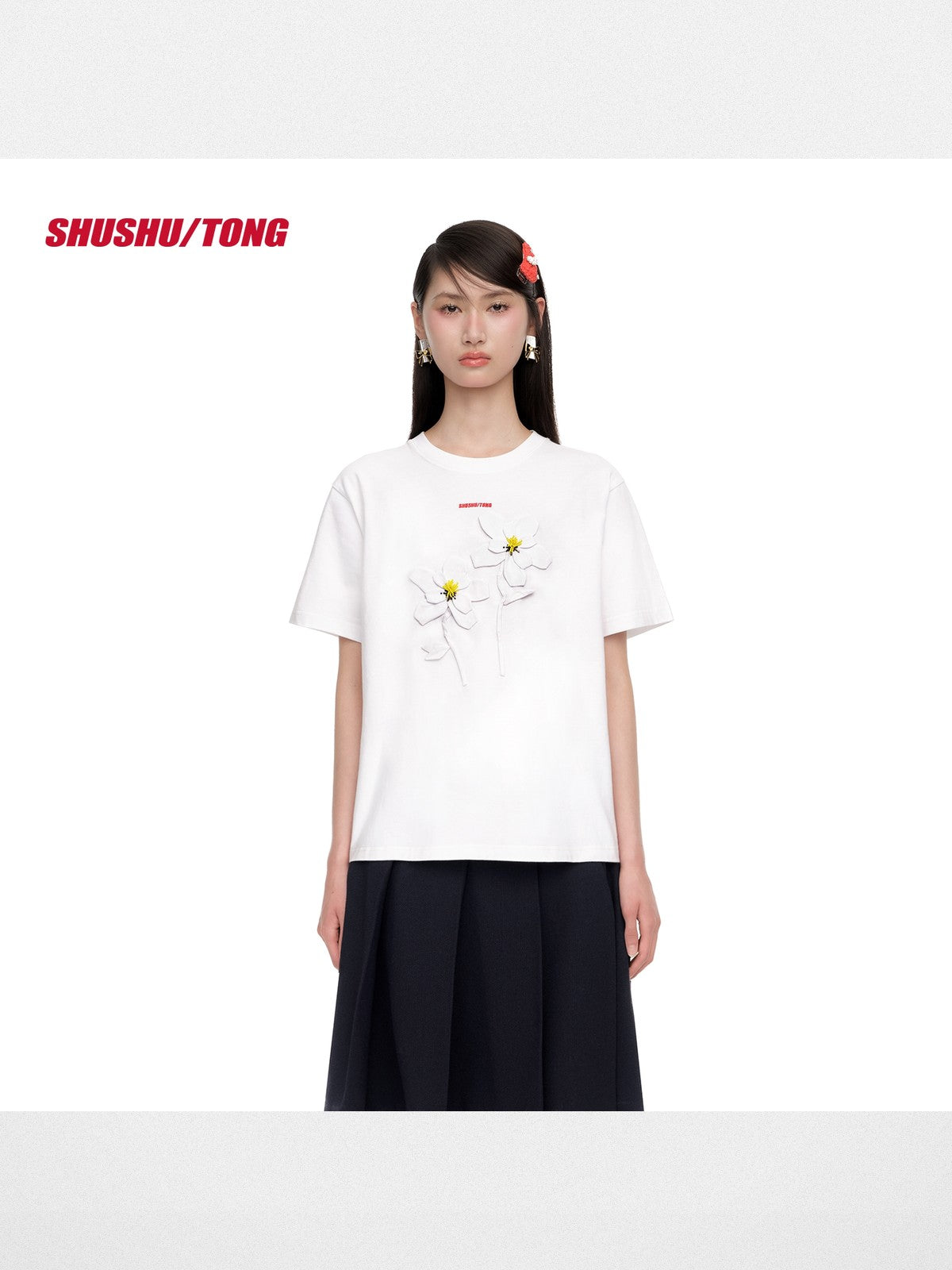 SHUSHUTONG Hand Sewn Flower Appliqu T Shirt in White - On Model