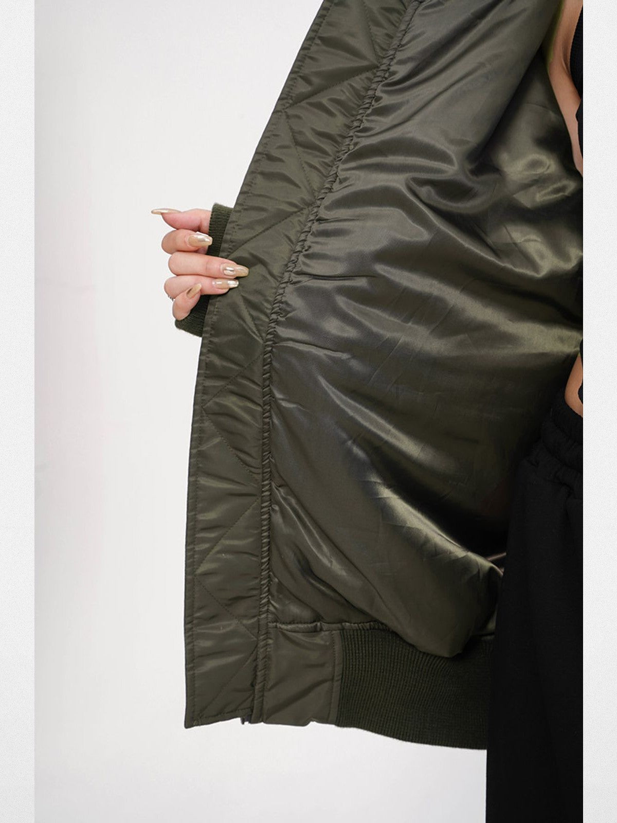 THELIGHT OFFICIAL Oversized Nylon Bomber Jacket in Olive - Detail