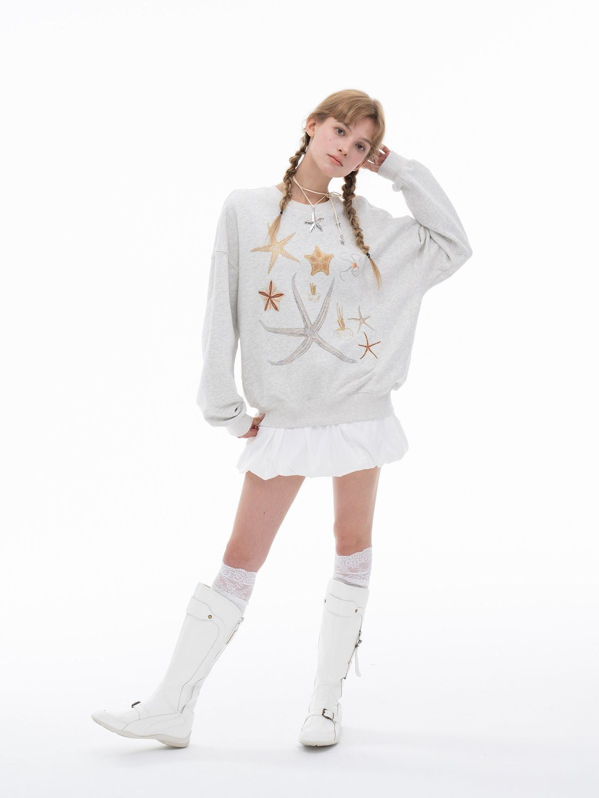 THELIGHT OFFICIAL Rhinestone Starfish Crew Neck Sweatshirt in Gray - On Model