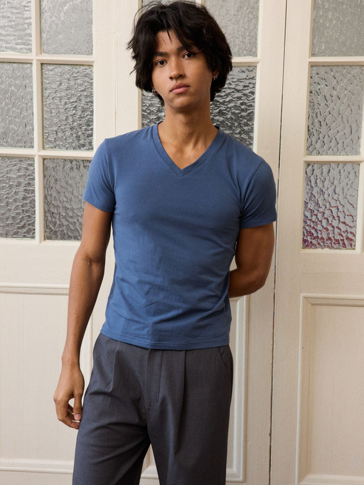 Retro 21 Anti Wrinkle V Neck T Shirt in Navy Blue - On Model