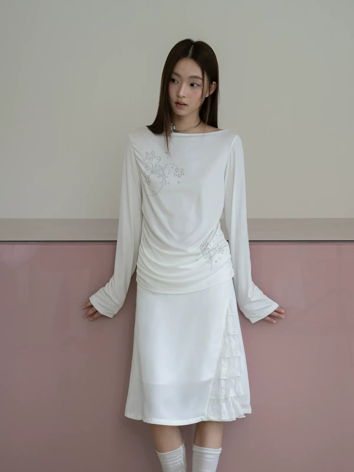 THELIGHT OFFICIAL Rhinestone Ruched Boat Neck Top in White - On Model