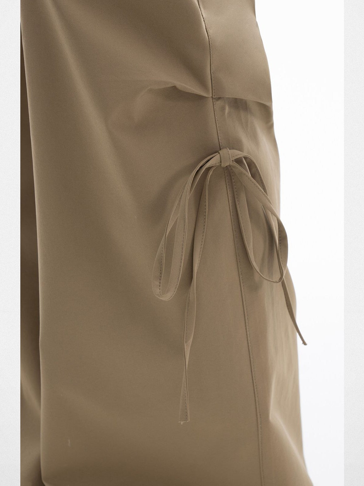 THELIGHT OFFICIAL Lace Spliced Parachute Pants in Khaki - Detail