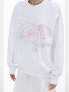 THELIGHT OFFICIAL Shell Print Rhinestone Sweatshirt in White - On Model