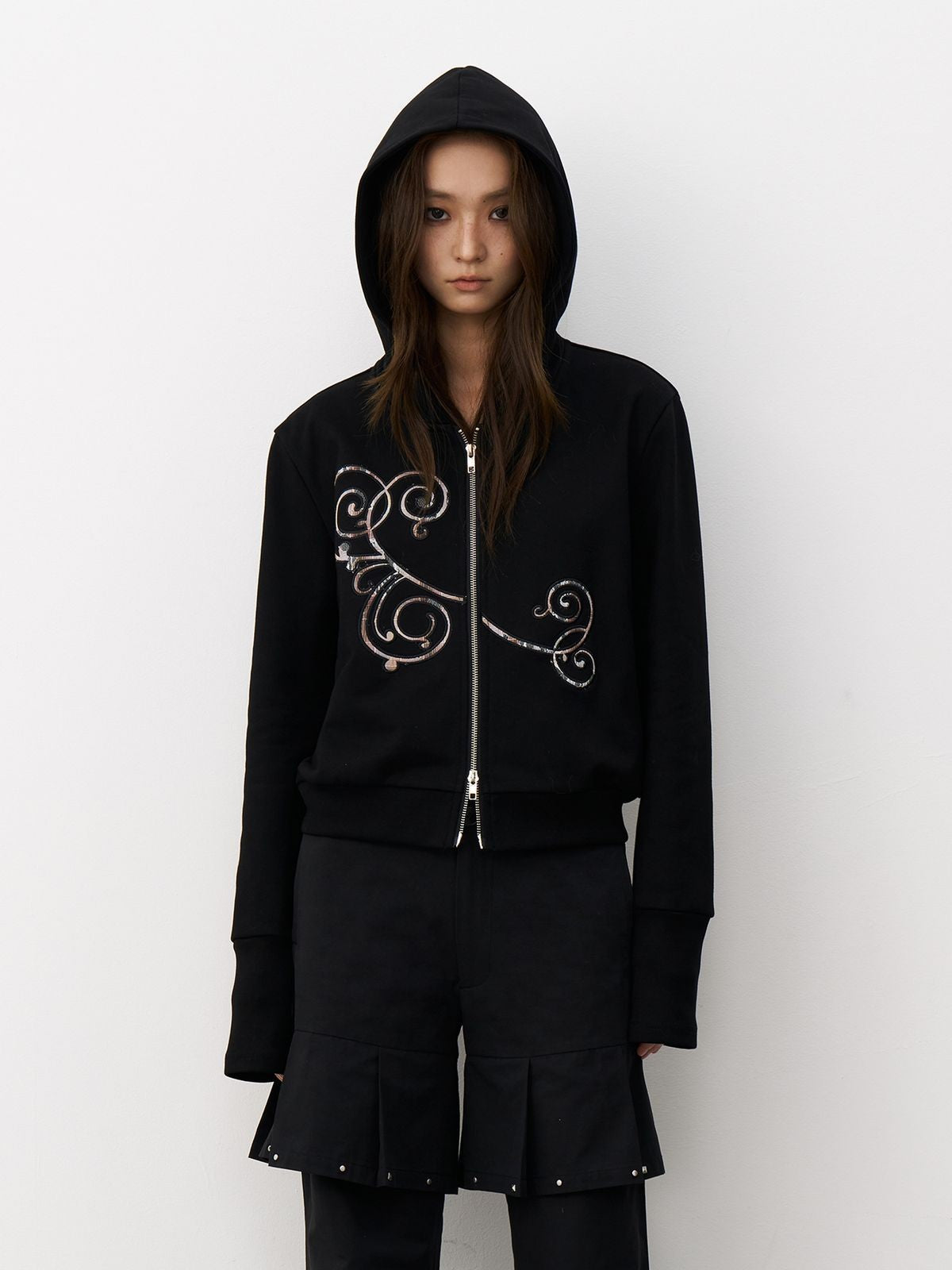 THELIGHT OFFICIAL Totem Appliqu Zip Up Hoodie in Black - On Model
