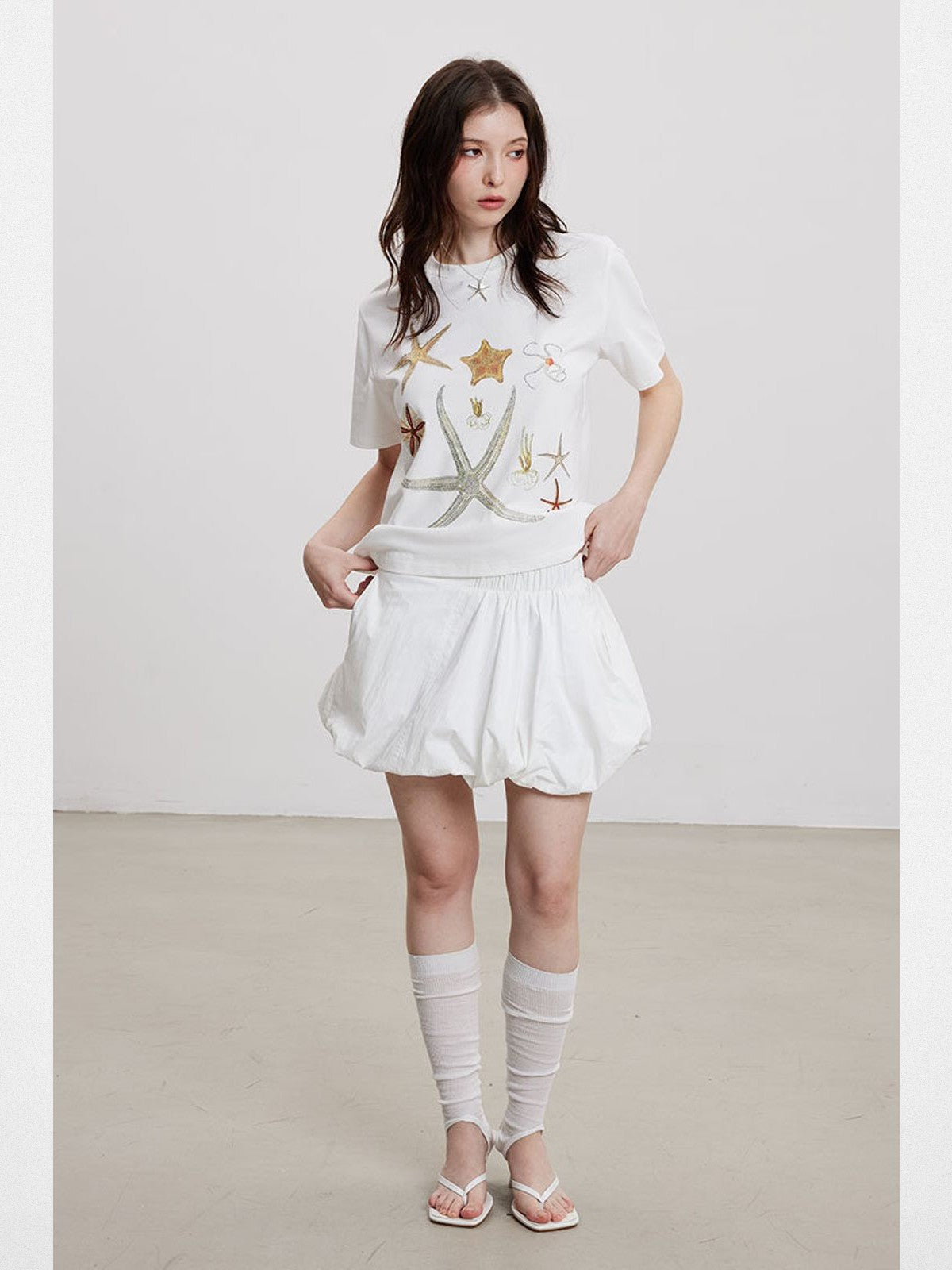 THELIGHT OFFICIAL Starfish Rhinestone T Shirt in White - On Model