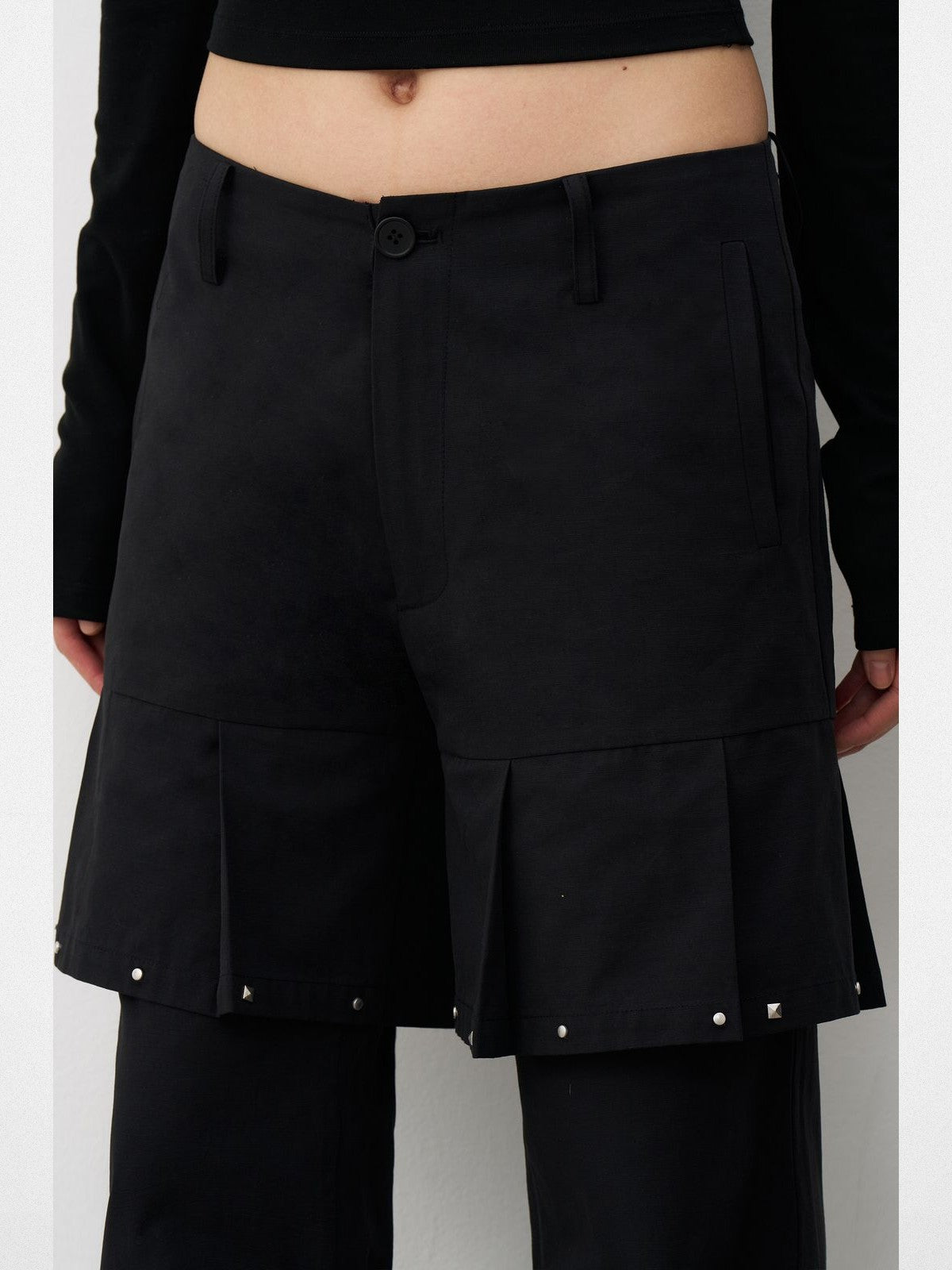 THELIGHT OFFICIAL Beaded Ruffle Trim Trousers in Black - On Model