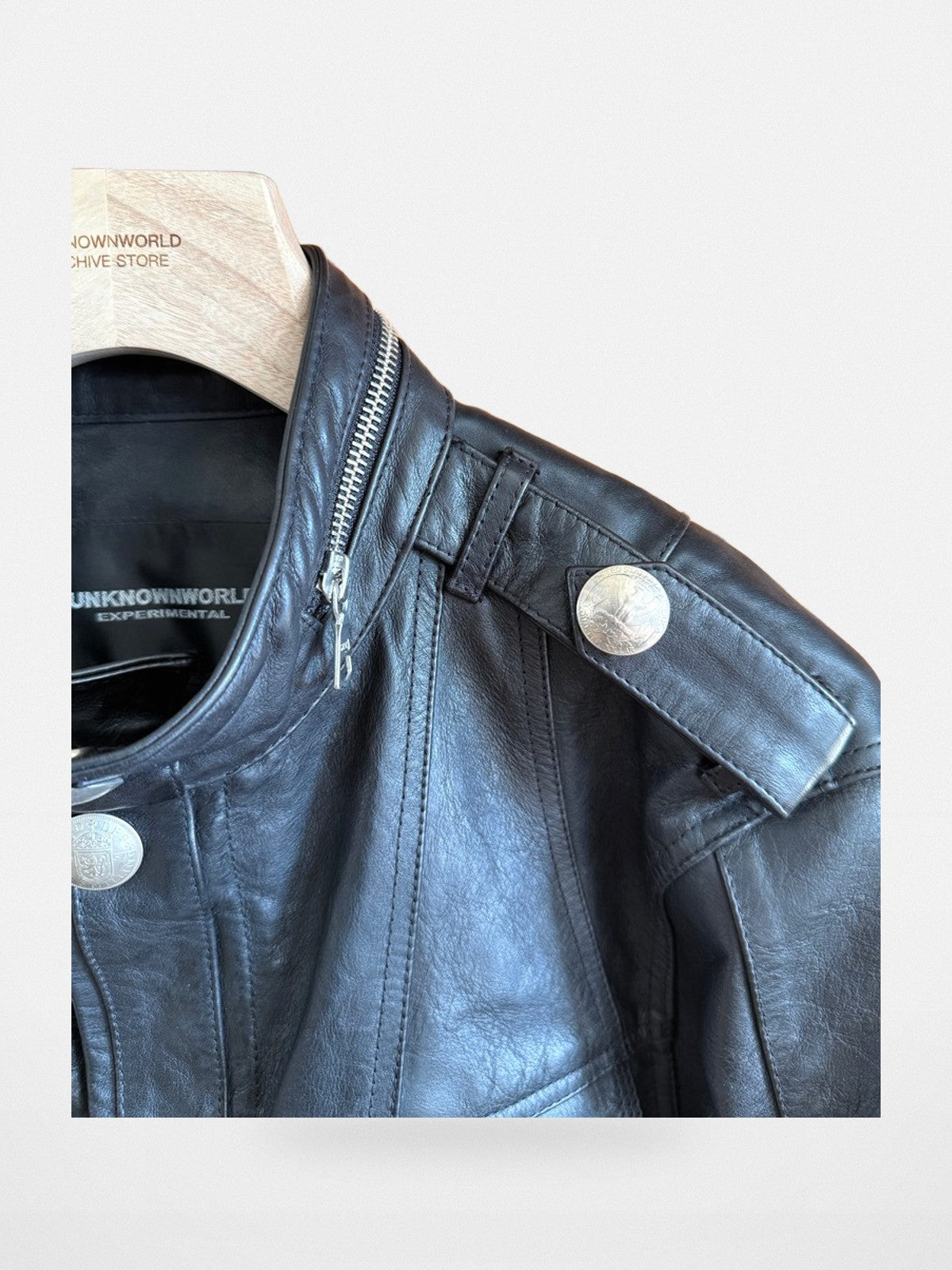 UNKNOWNWORLD Multi Pocket Horsehide Safari Jacket in Black - Detail