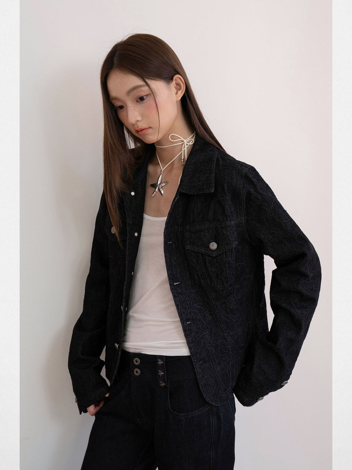 THELIGHT OFFICIAL Textured Cropped Denim Jacket in Black - On Model