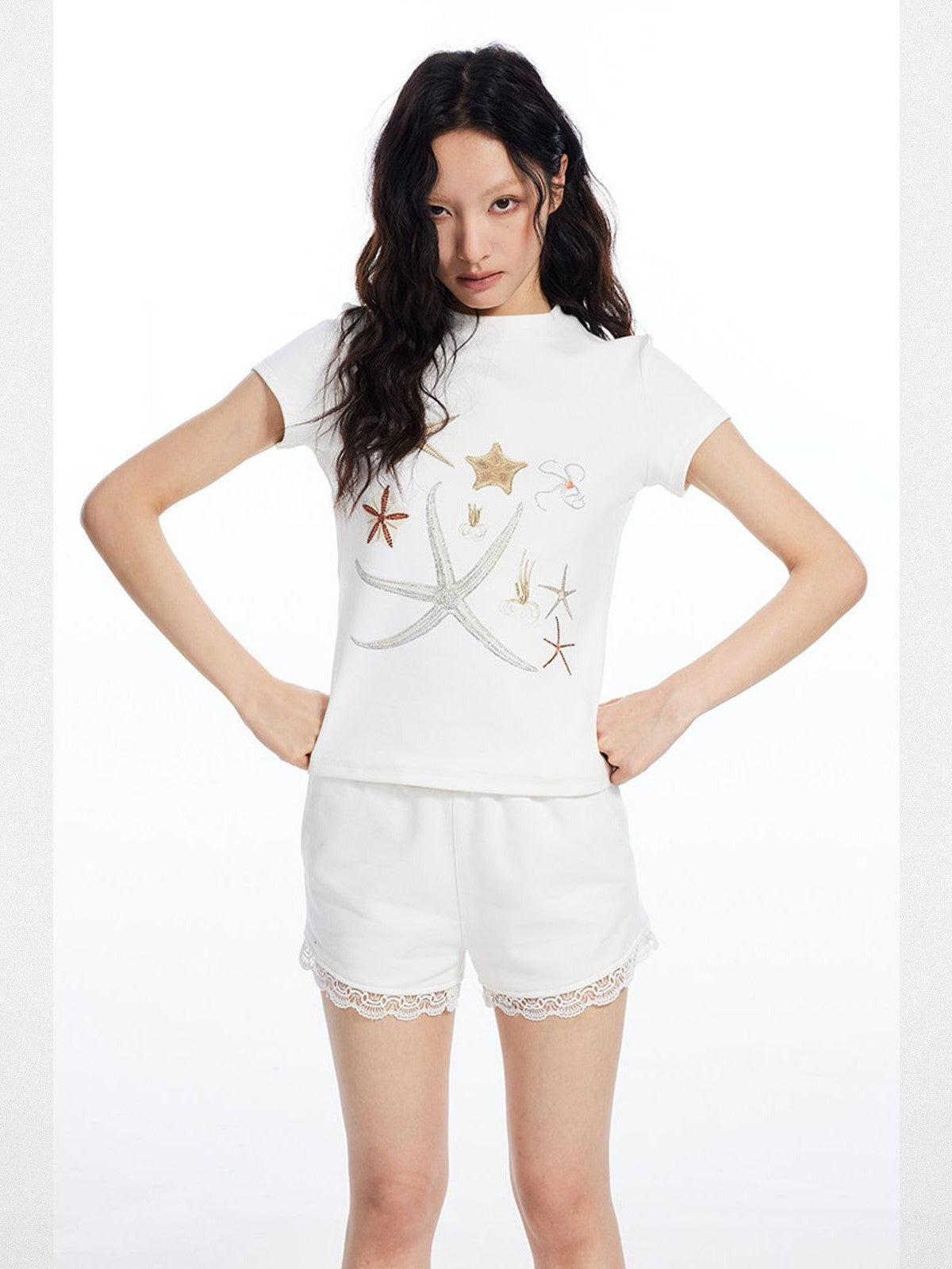 THELIGHT Starfish Rhinestone Cropped Tee in White - On Model