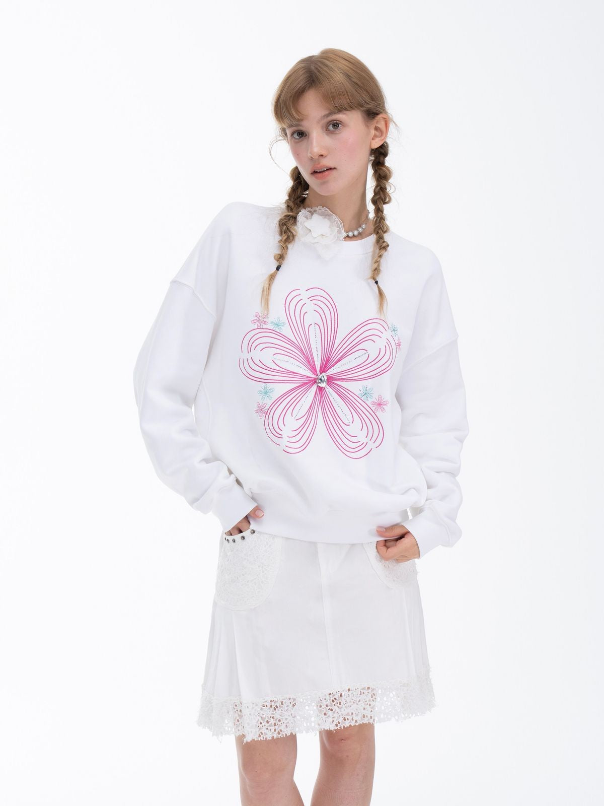THELIGHT OFFICIAL Heavyweight Floral Rhinestone Sweatshirt in White - On Model