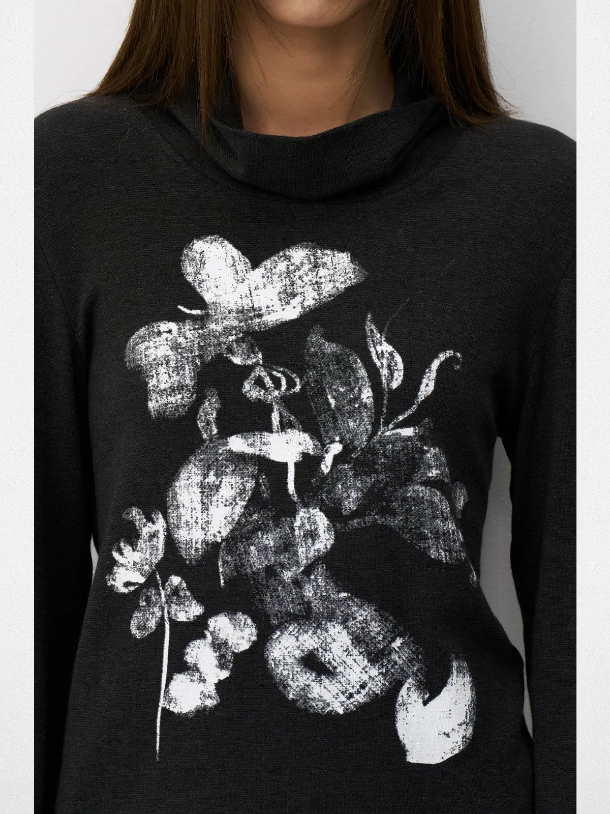 THELIGHT OFFICIAL Ink Wash Floral High Neck Top in Gray - On Model