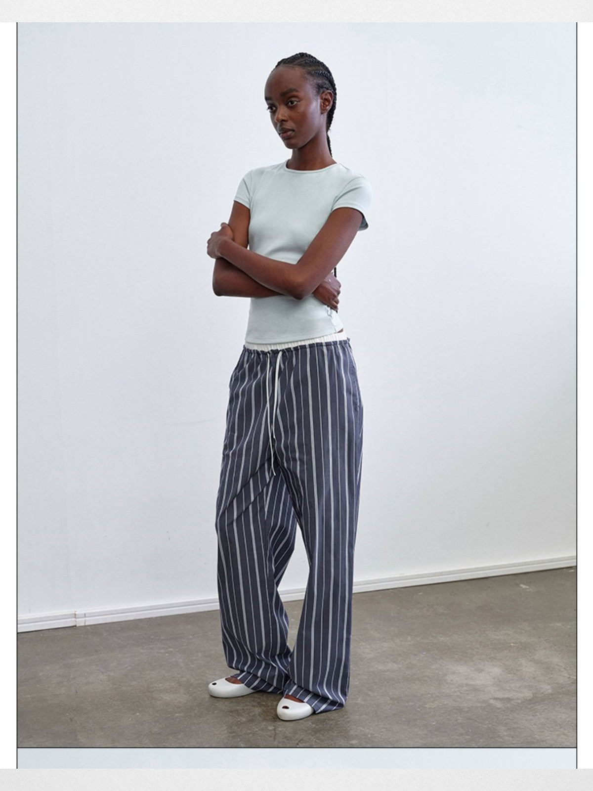 RARELY ALIKE Hourglass Cotton Crew Neck Tee in Sky Blue - On Model