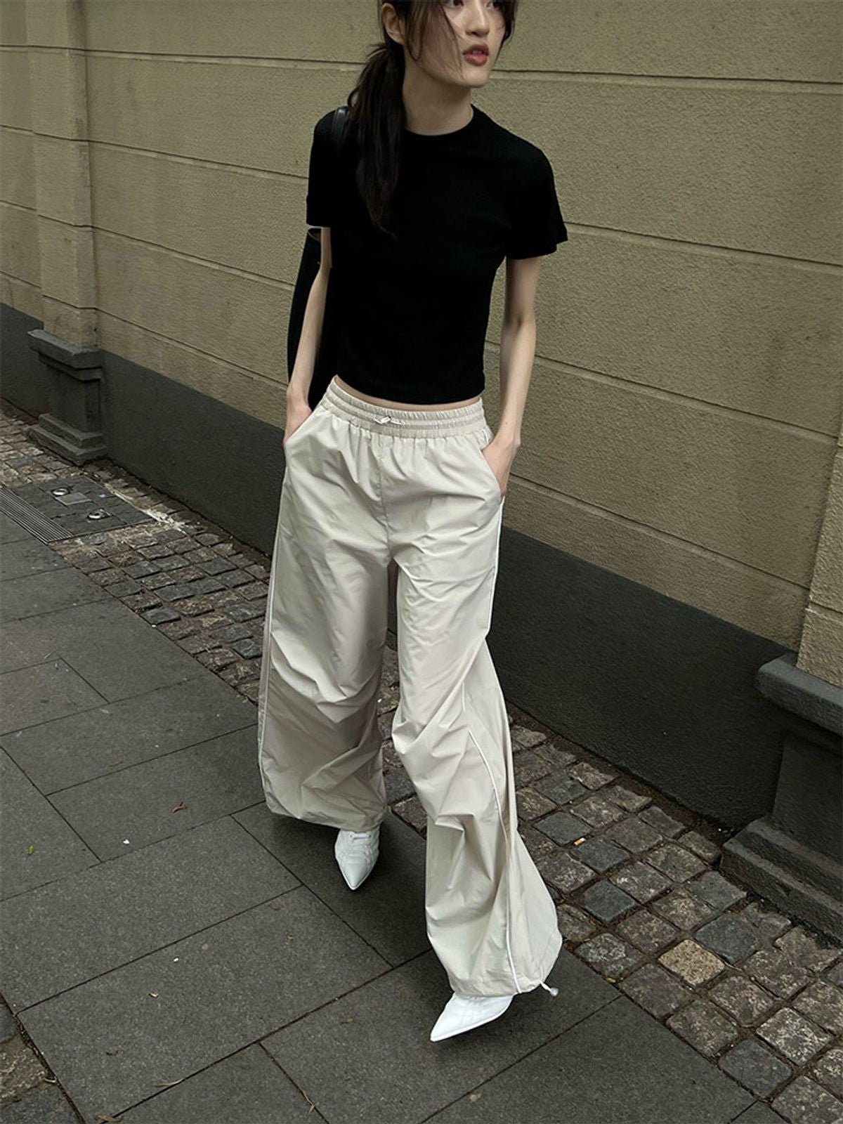 Rarely Alike Fitted Cropped Cotton T Shirt in Black - Lifestyle