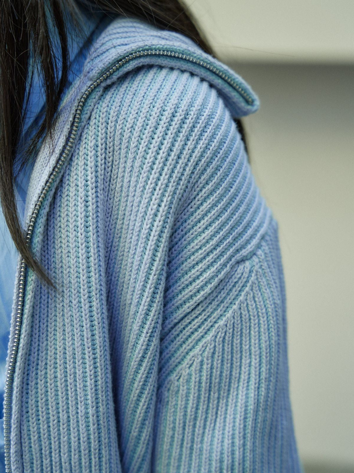 Retro 21 Ribbed Wool Blend Zip Cardigan in Sky Blue - Detail