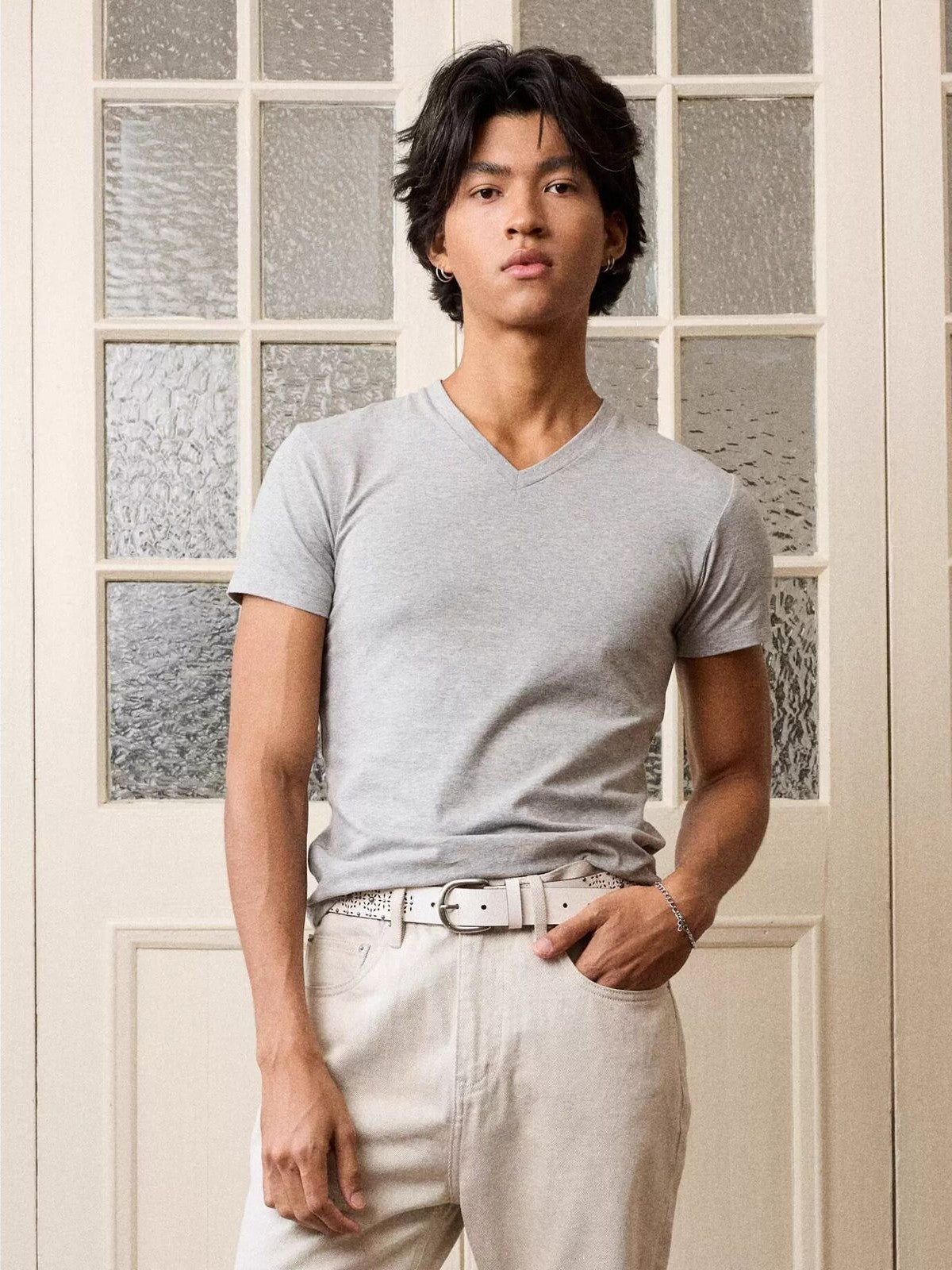 Retro 21 Anti Wrinkle V Neck T Shirt in Gray - On Model