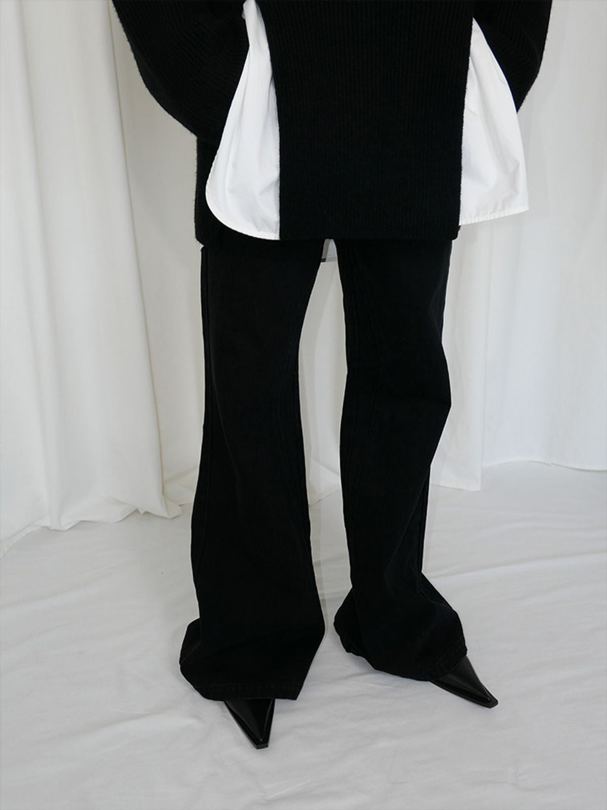 RARELY ALIKE Flared Cotton Denim Jeans in Black - On Model